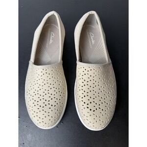 Clarks 6.5M Cloudsteppers Breeze Emily‎ Slip On Shoes Comfort Light Taupe GREAT